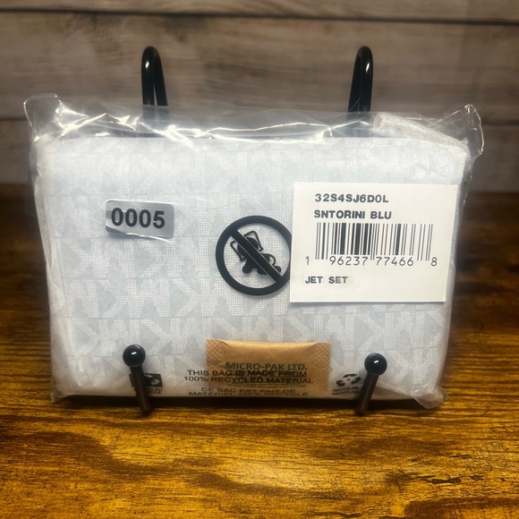 Michael Kors Jet Set Quilted Compact Wallet - Santorini Blue NWT - Picture 4 of 4